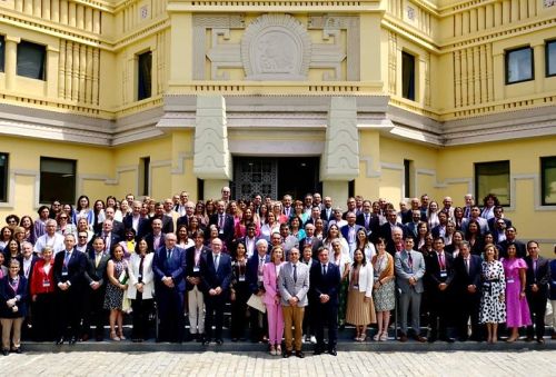 Foto de familia de la asamblea general de la AUIP