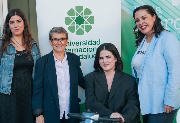 May R. Ayamonte, Maria de la O Barroso, Anabel Domínguez y Paloma Jara, , Chief Digital Officer: qué es, funciones y qué estudiar para ser CDO, , , , Cartel de Biblioteca Humana con Anabel Domínguez y May Ayamonte, , , 