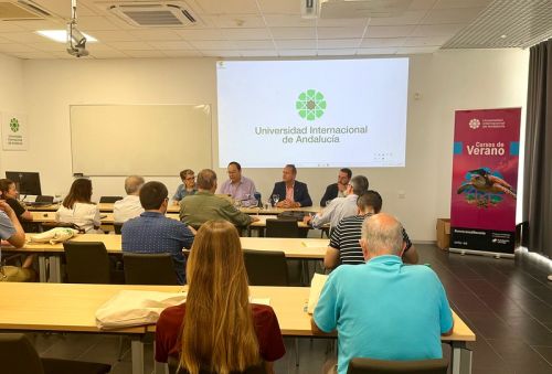 Imagen de la sala durante la inauguración del curso de verano