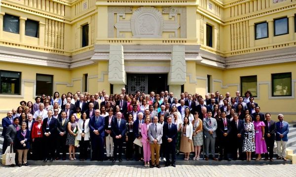 Foto de familia de la asamblea general de la AUIP