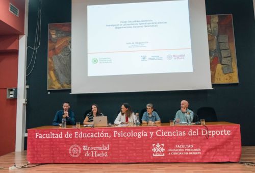 Acto inaugural del máster con autoridades y responsables