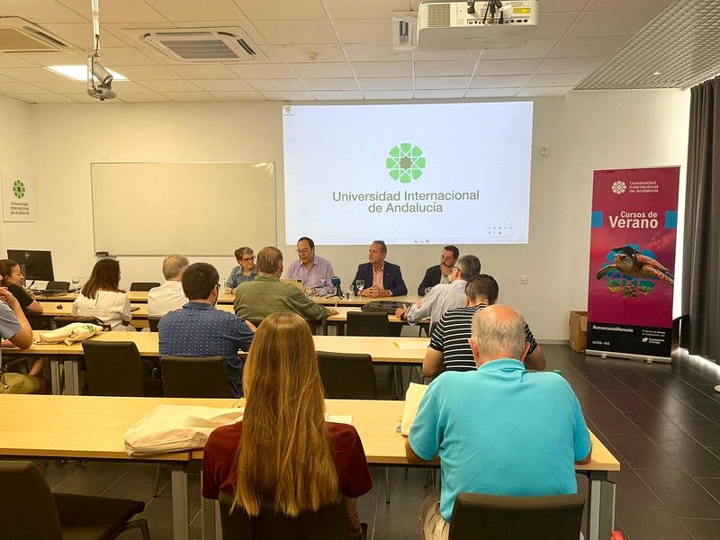 Imagen de la sala durante la inauguración del curso de verano