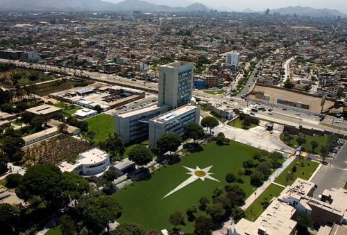 Universidad Pontificia Católica del Perú
